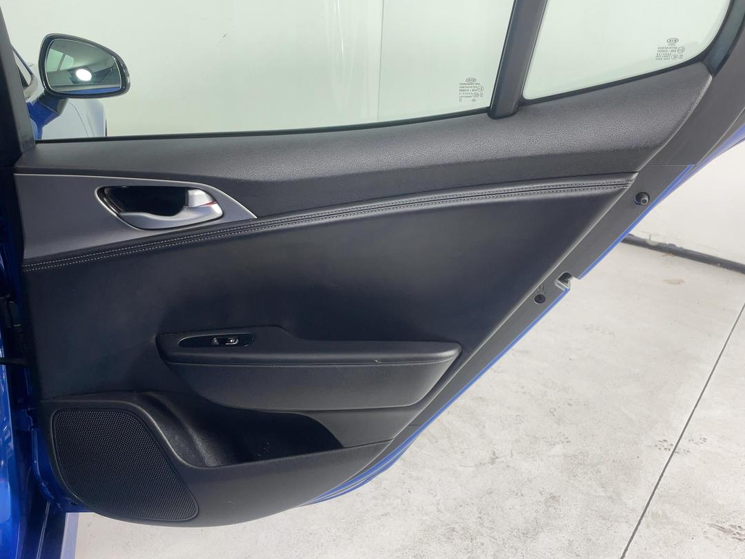 Photo '19' of KIA Stinger