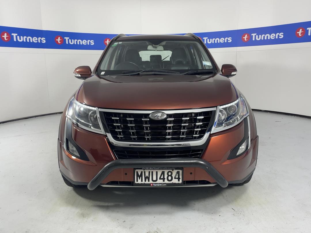 Photo '2' of Mahindra XUV