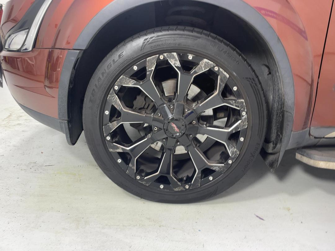 Photo '10' of Mahindra XUV
