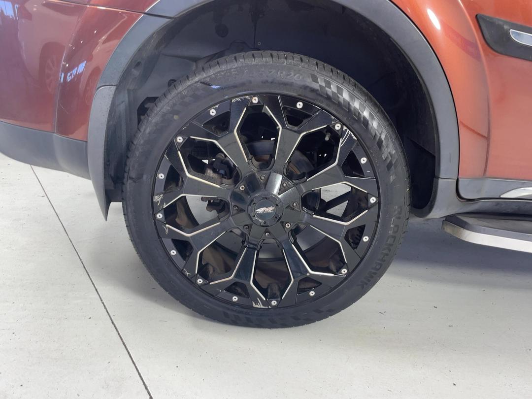 Photo '12' of Mahindra XUV