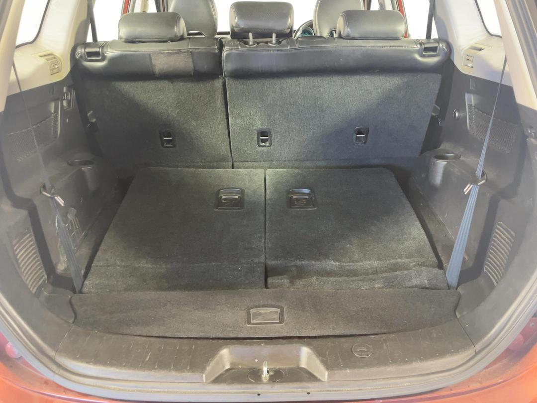 Photo '14' of Mahindra XUV