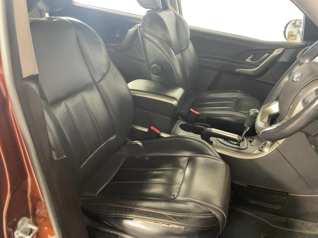 Photo '16' of Mahindra XUV