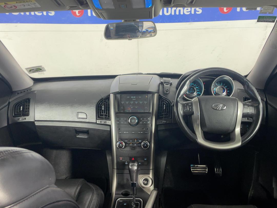 Photo '17' of Mahindra XUV