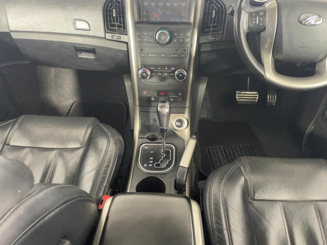Photo '18' of Mahindra XUV
