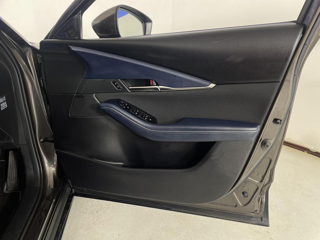 Photo '15' of Mazda CX-30