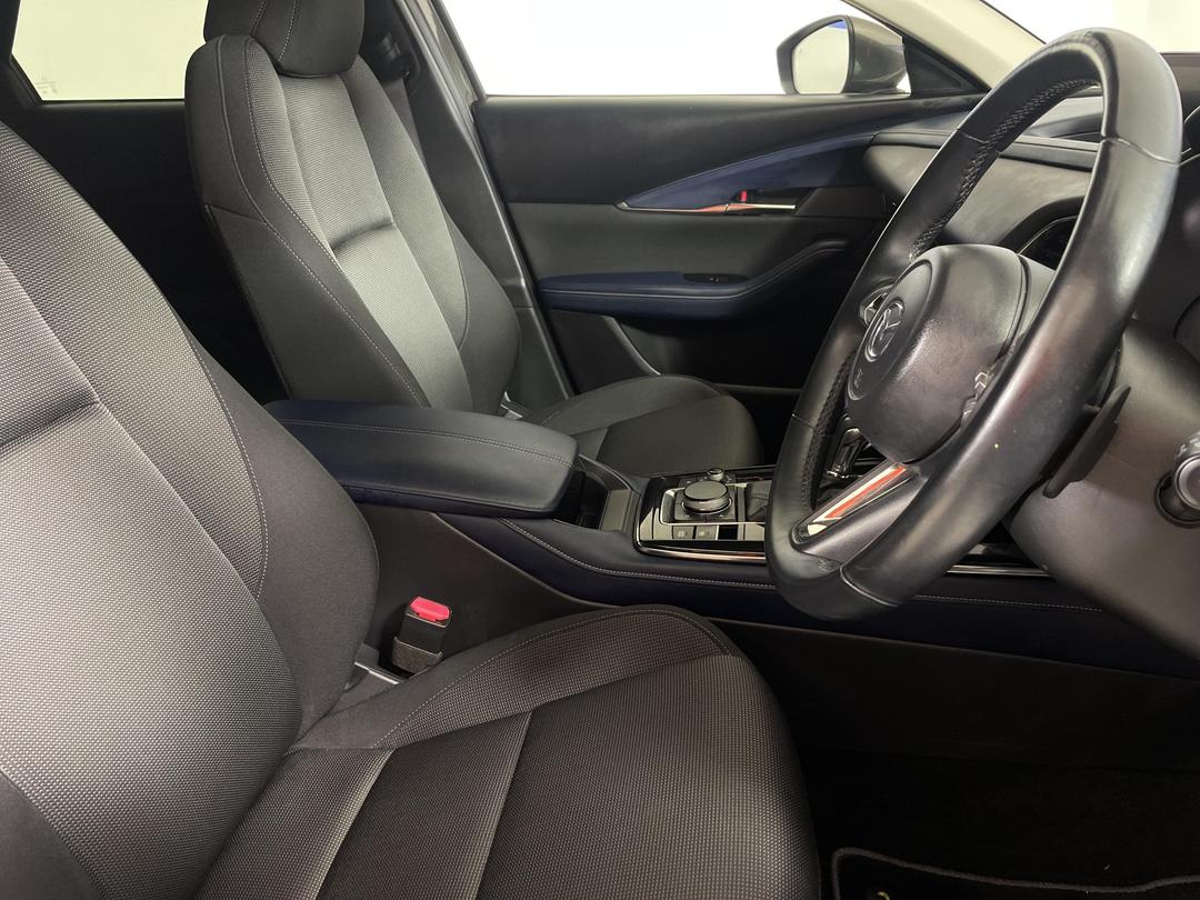 Photo '16' of Mazda CX-30