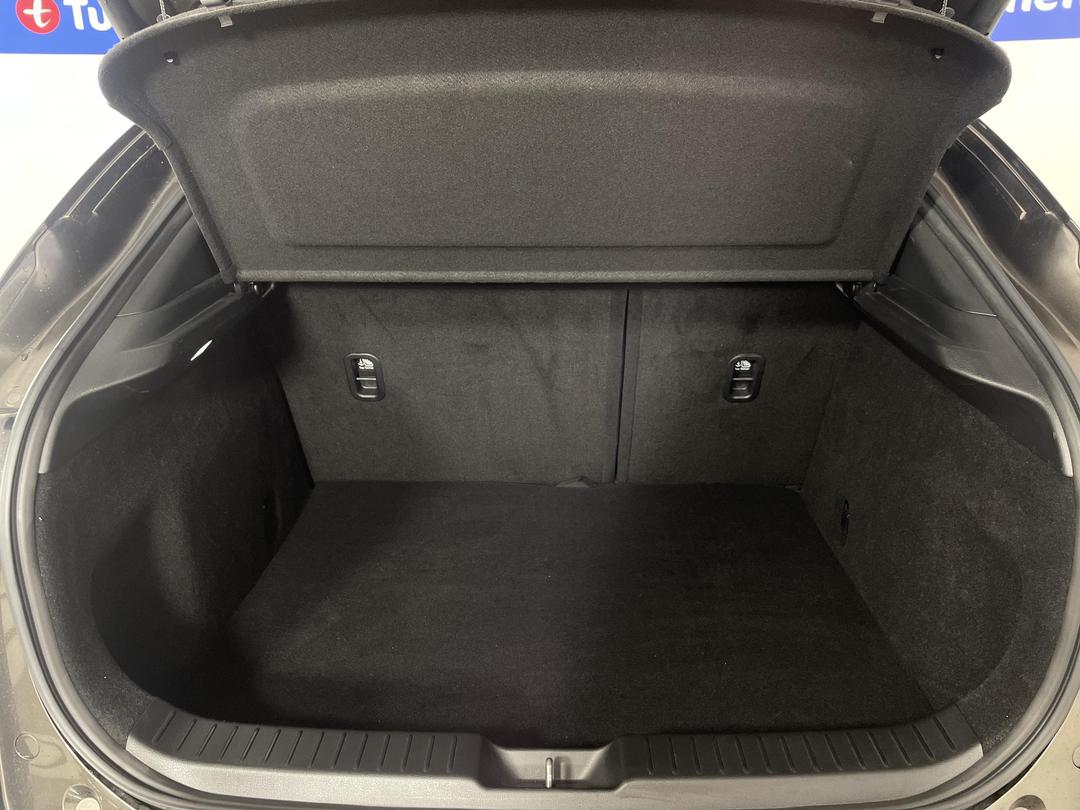 Photo '14' of Mazda CX-30