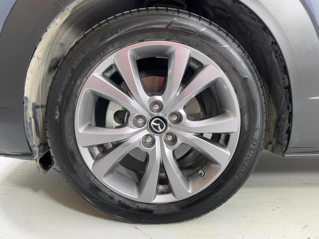 Photo '10' of Mazda CX-30