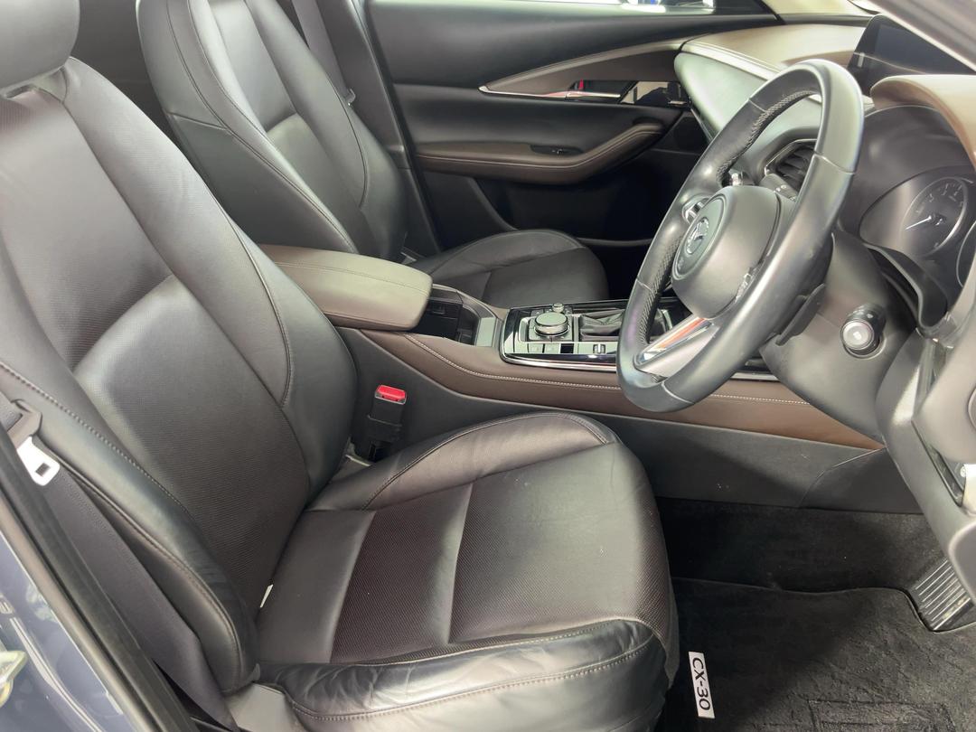 Photo '16' of Mazda CX-30