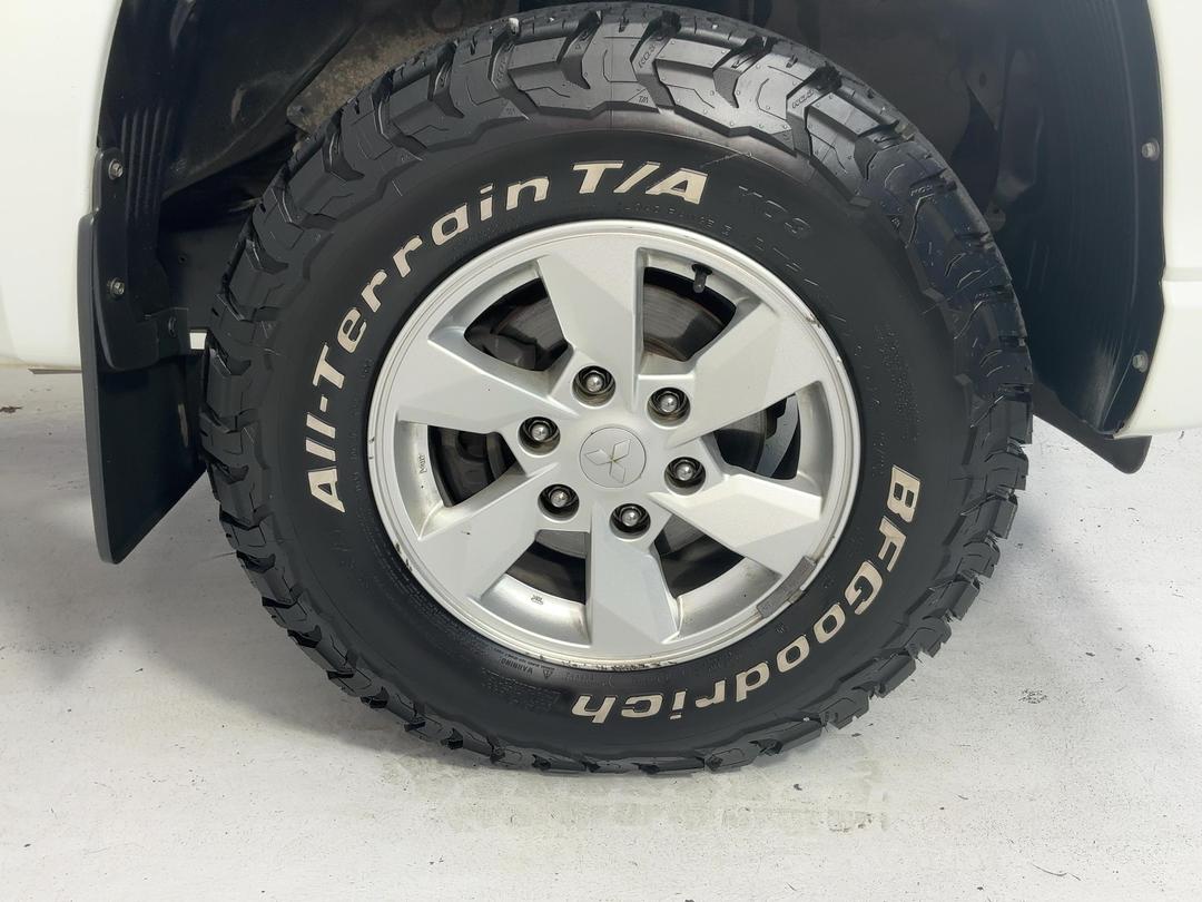 Photo '9' of Mitsubishi Triton