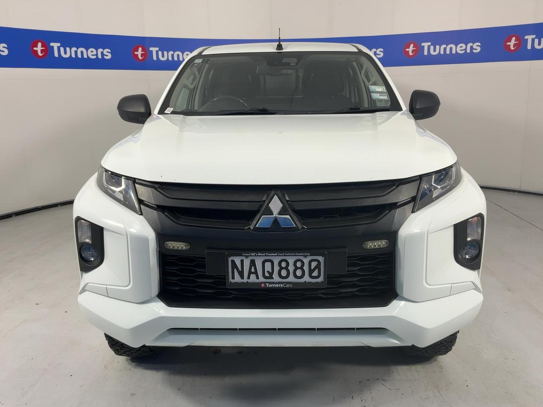 Photo '2' of Mitsubishi Triton
