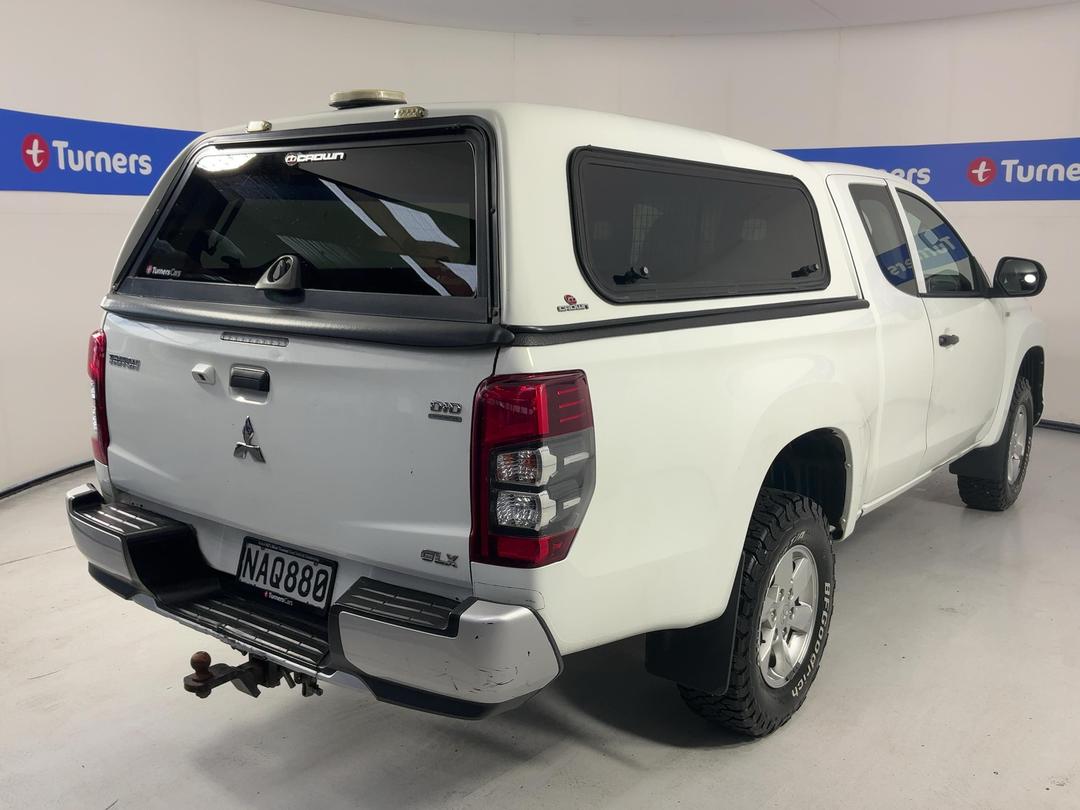 Photo '7' of Mitsubishi Triton