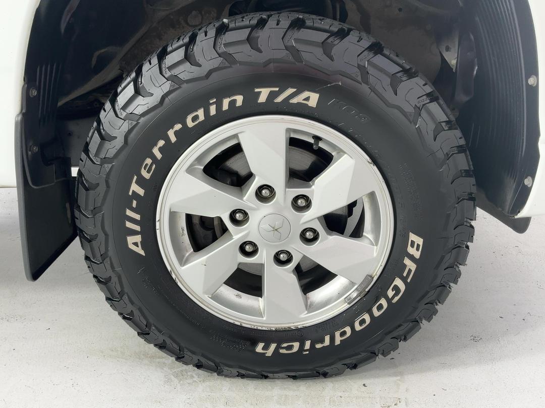 Photo '12' of Mitsubishi Triton