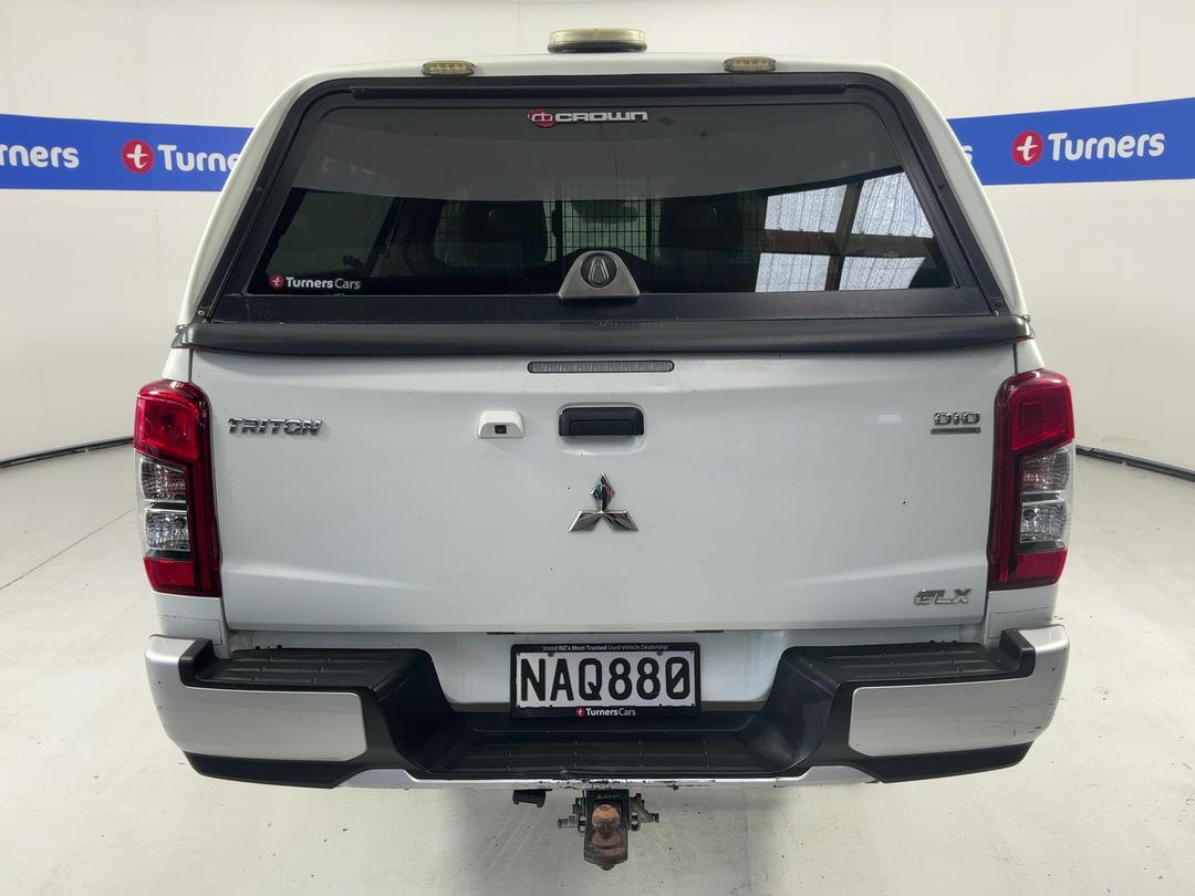Photo '6' of Mitsubishi Triton