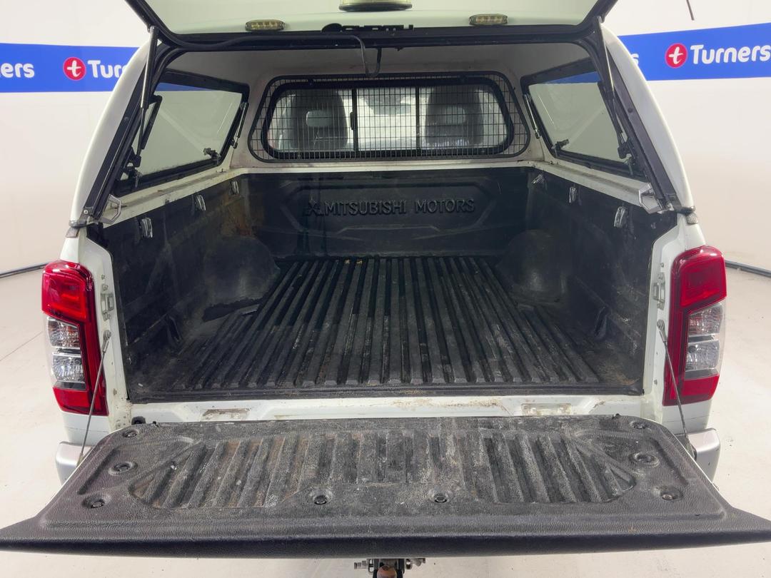 Photo '14' of Mitsubishi Triton