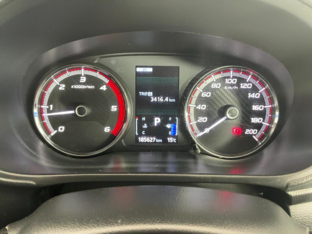 Photo '21' of Mitsubishi Triton