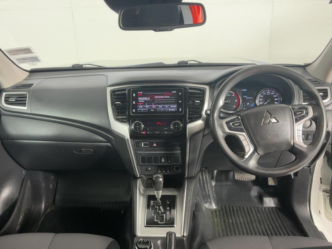 Photo '17' of Mitsubishi Triton