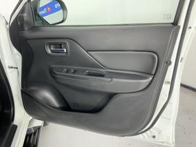 Photo '15' of Mitsubishi Triton