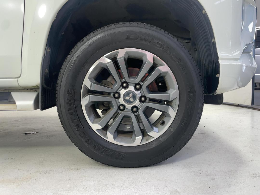 Photo '9' of Mitsubishi Triton