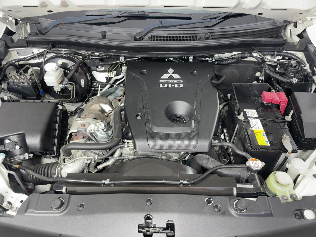 Photo '13' of Mitsubishi Triton