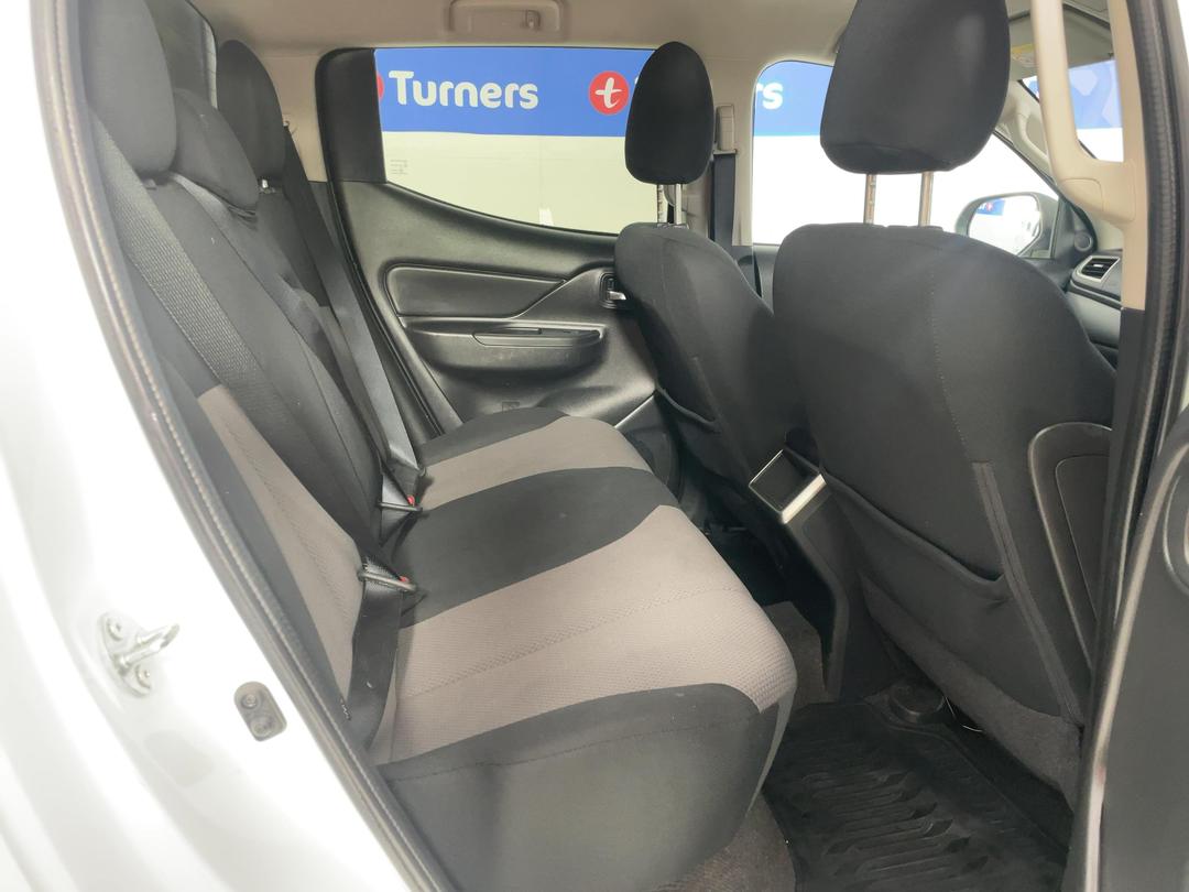 Photo '20' of Mitsubishi Triton