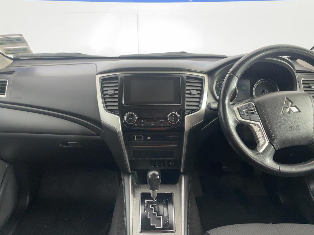 Photo '17' of Mitsubishi Triton