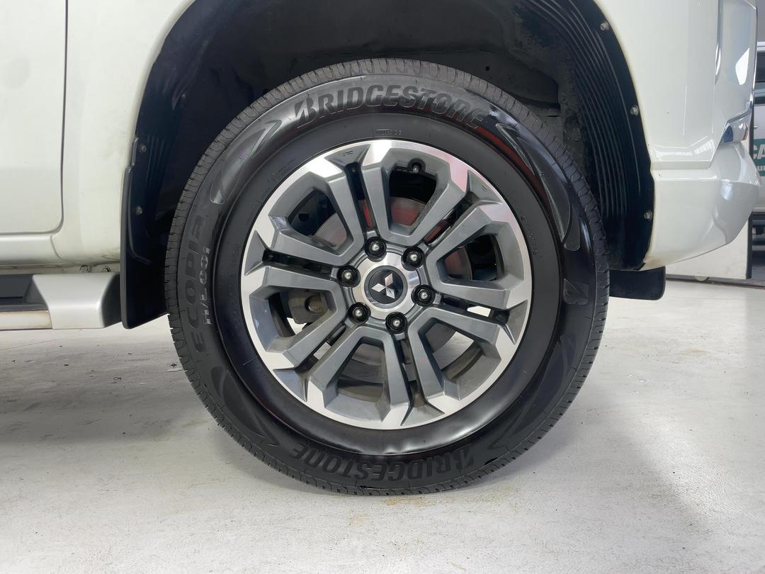 Photo '9' of Mitsubishi Triton