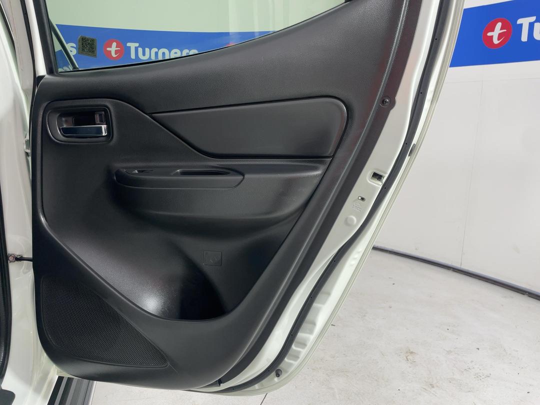 Photo '19' of Mitsubishi Triton