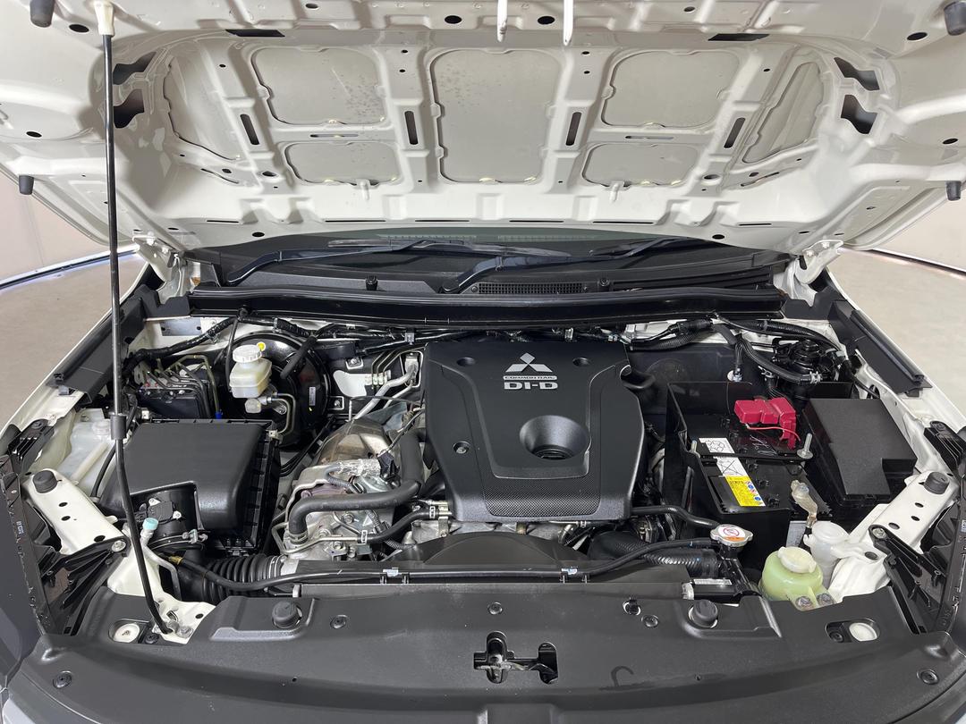 Photo '13' of Mitsubishi Triton