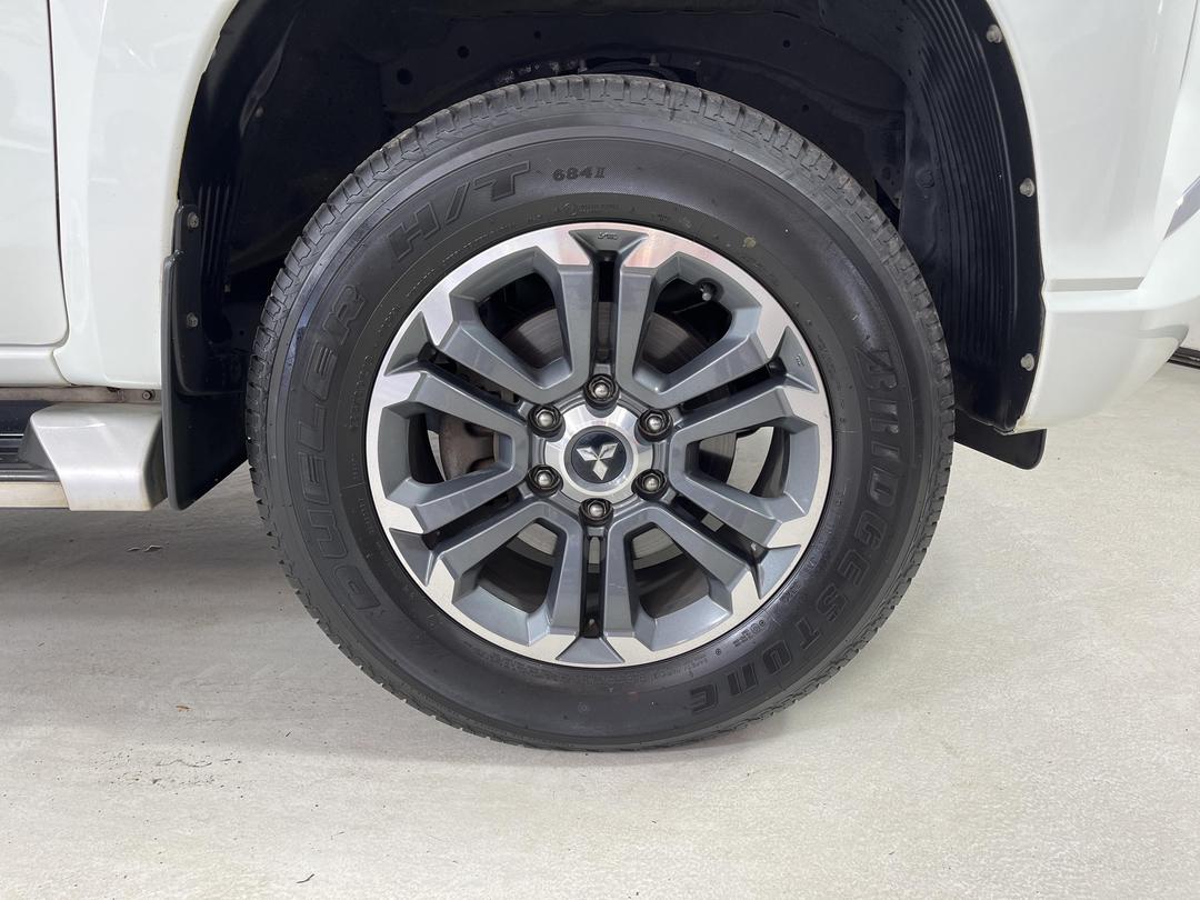 Photo '9' of Mitsubishi Triton