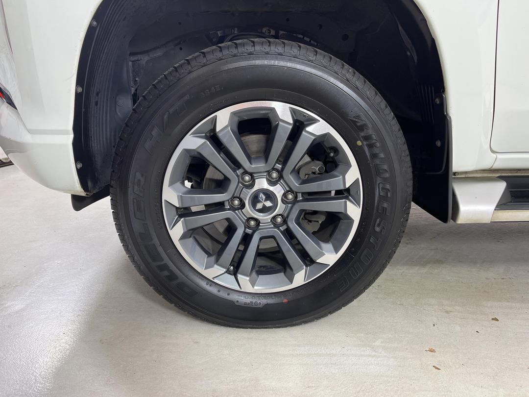 Photo '10' of Mitsubishi Triton