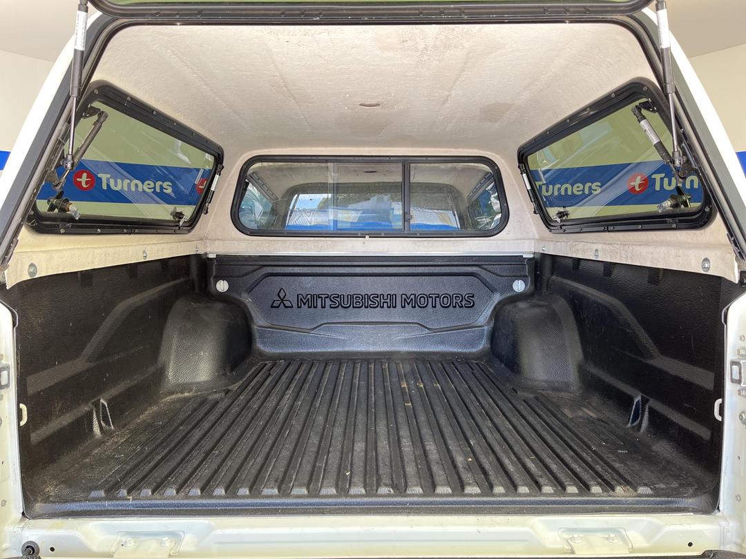 Photo '14' of Mitsubishi Triton