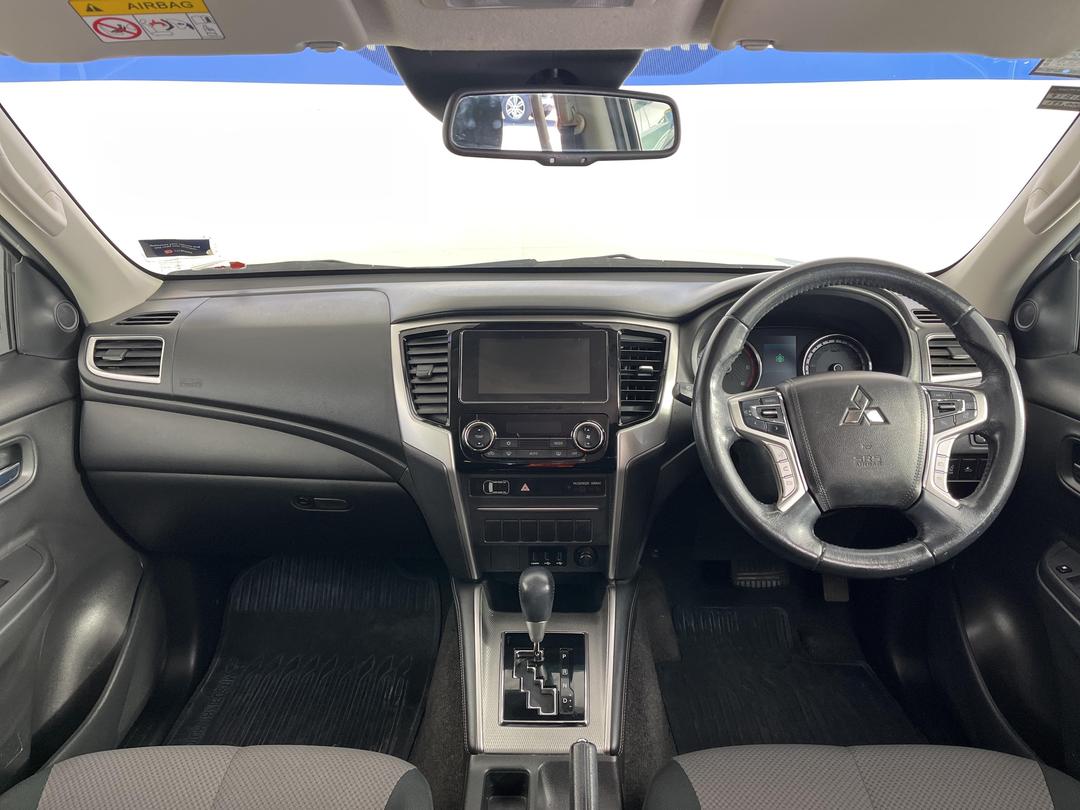 Photo '17' of Mitsubishi Triton