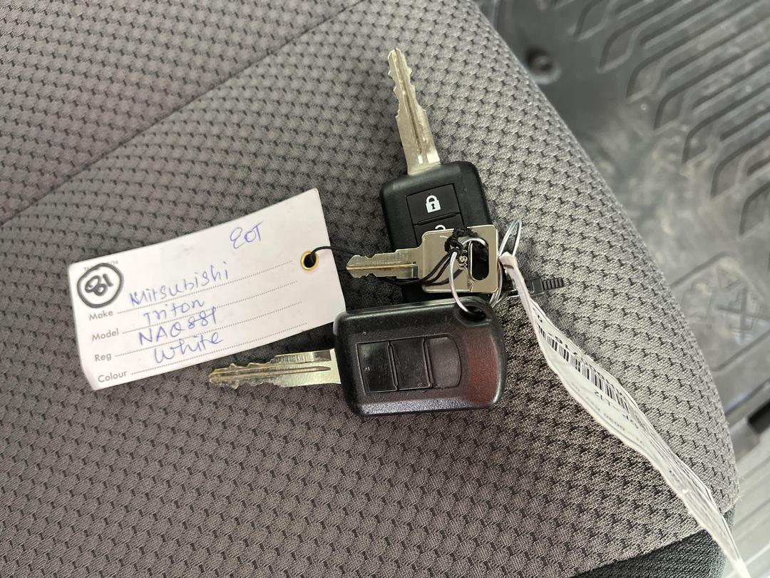 Photo '22' of Mitsubishi Triton