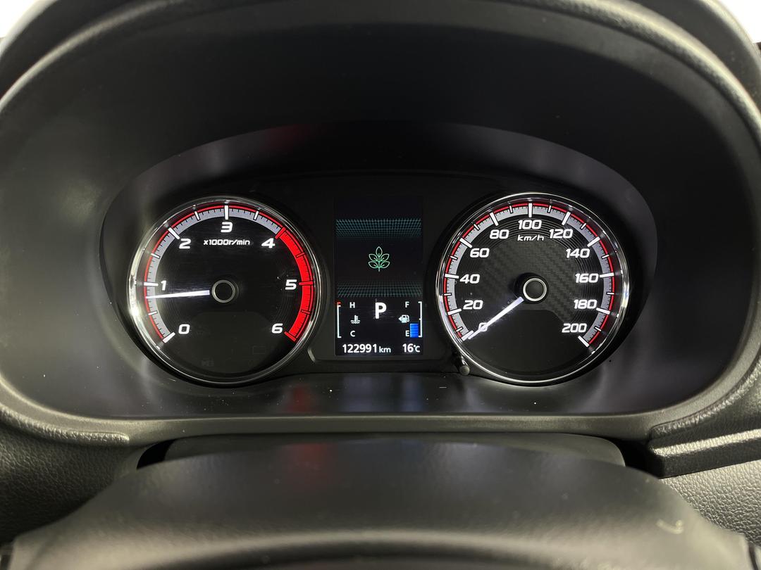 Photo '21' of Mitsubishi Triton