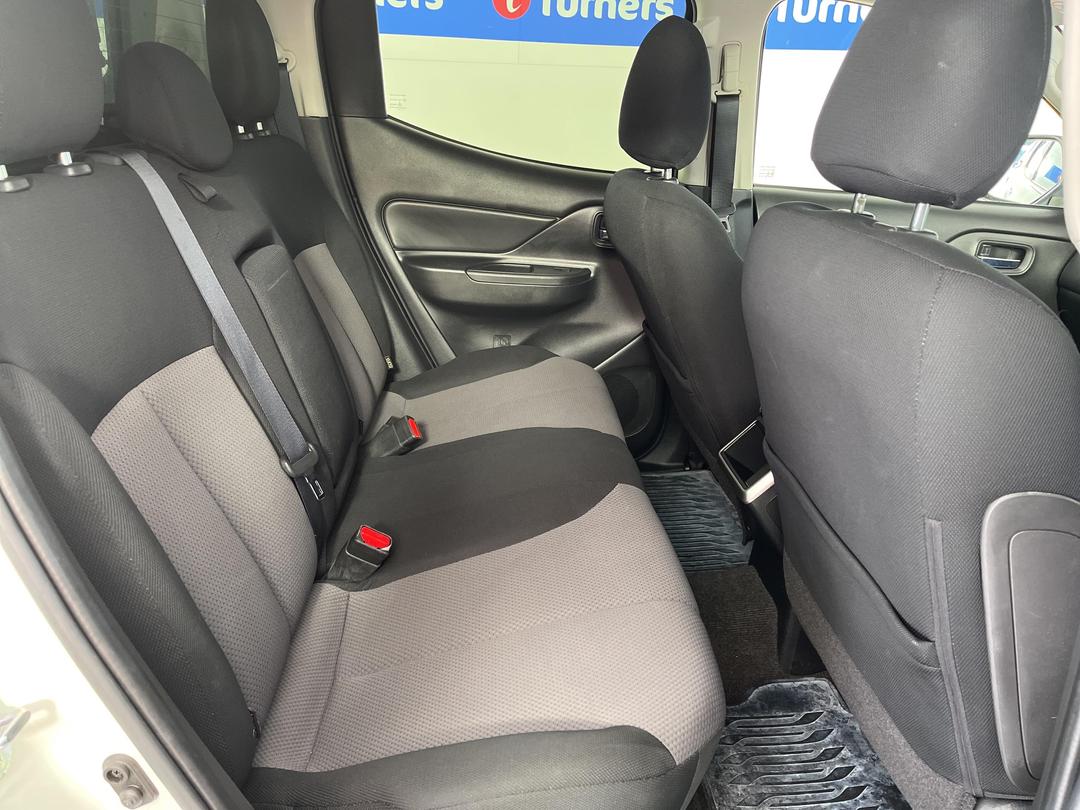 Photo '20' of Mitsubishi Triton