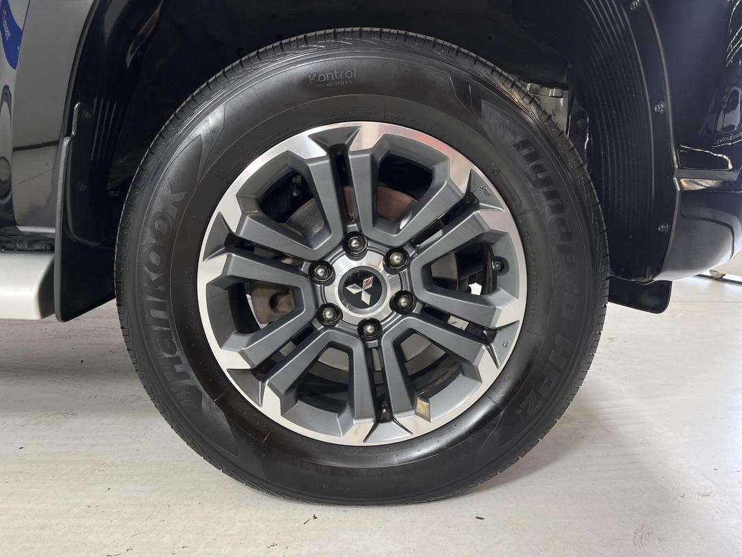 Photo '9' of Mitsubishi Triton