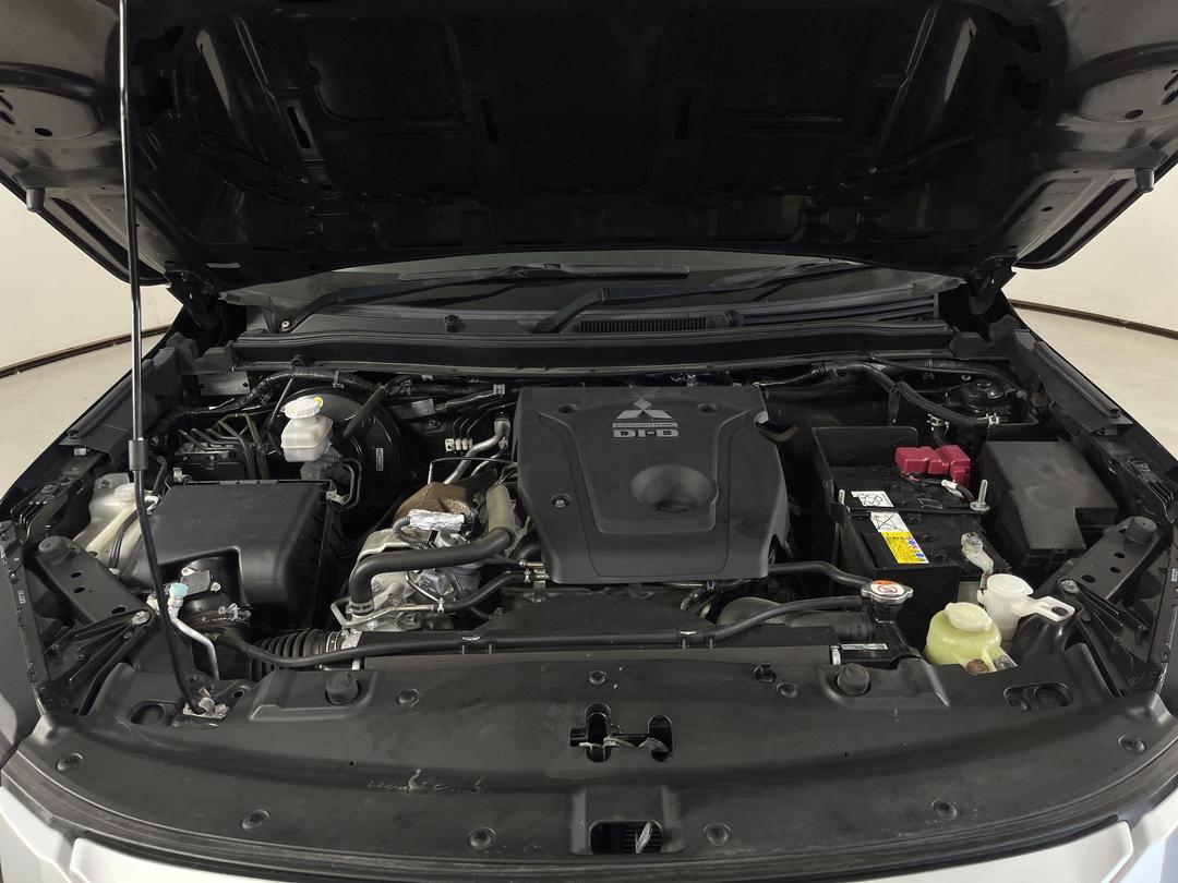 Photo '13' of Mitsubishi Triton