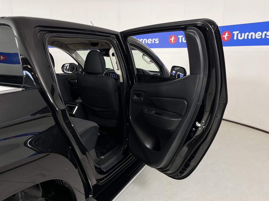 Photo '19' of Mitsubishi Triton