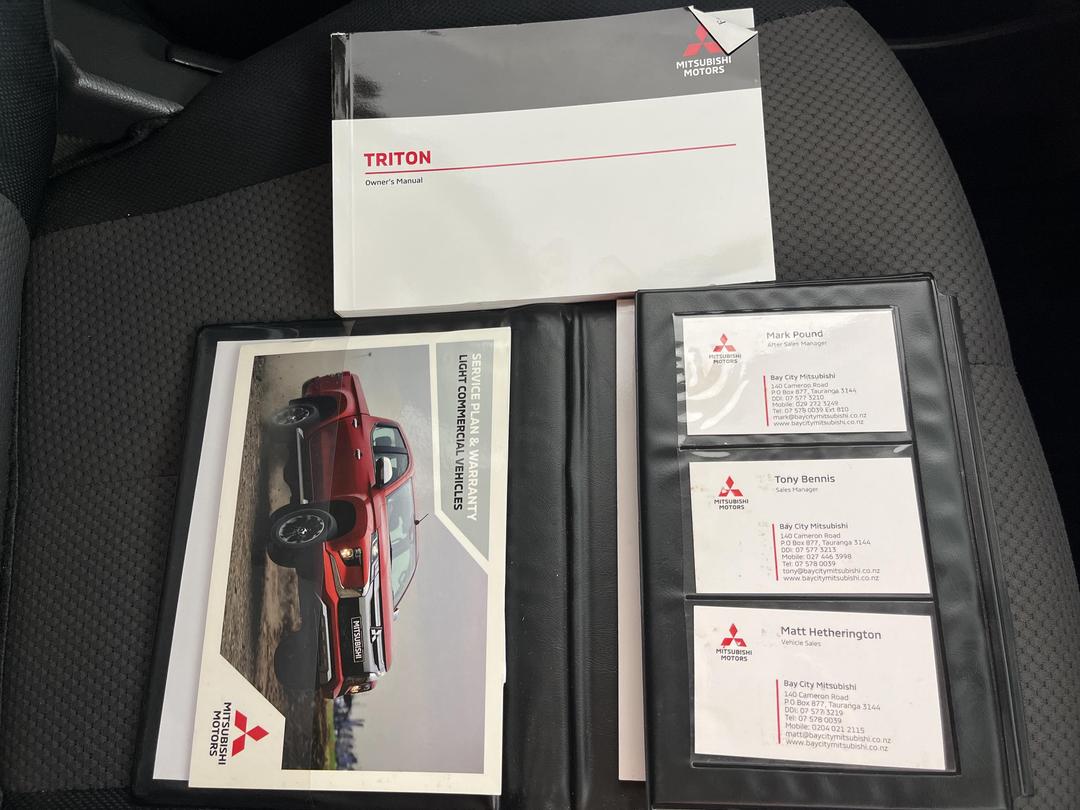 Photo '28' of Mitsubishi Triton