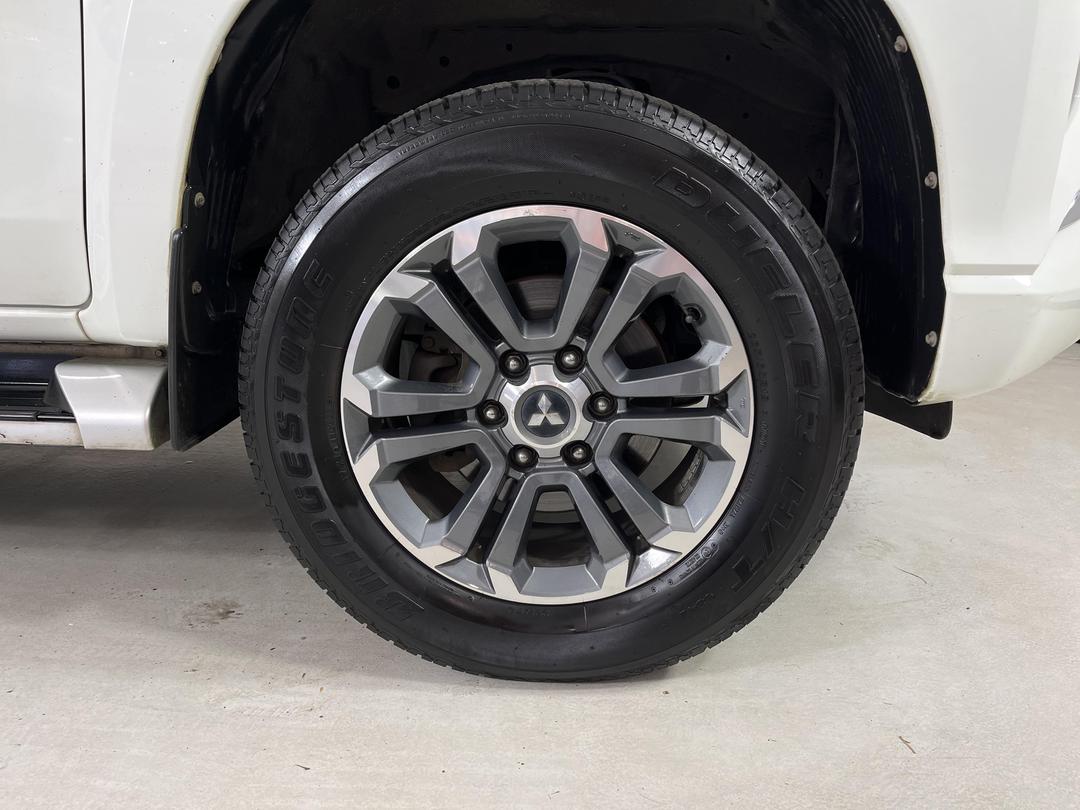 Photo '9' of Mitsubishi Triton