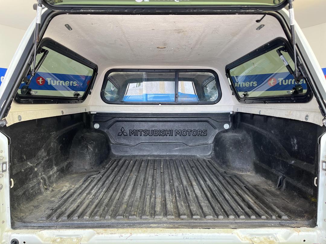 Photo '14' of Mitsubishi Triton