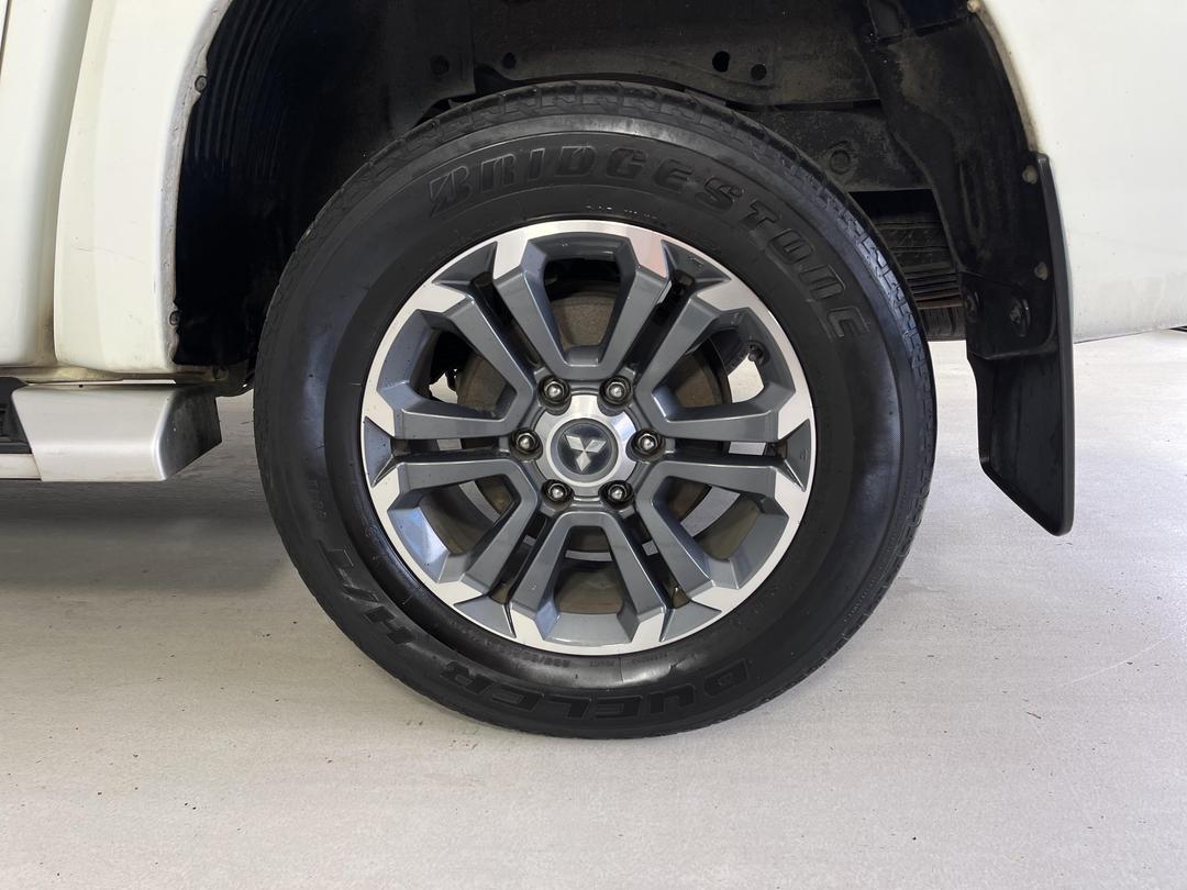 Photo '11' of Mitsubishi Triton