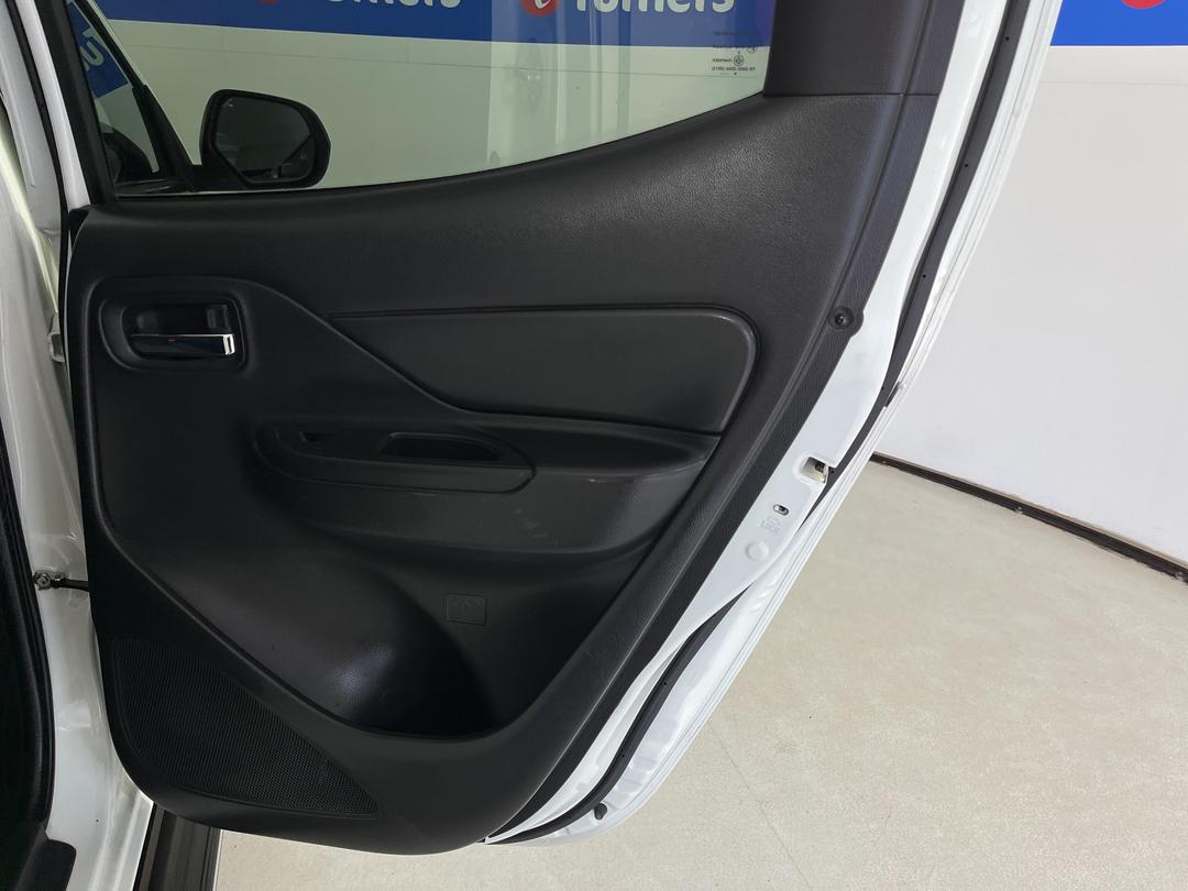 Photo '19' of Mitsubishi Triton