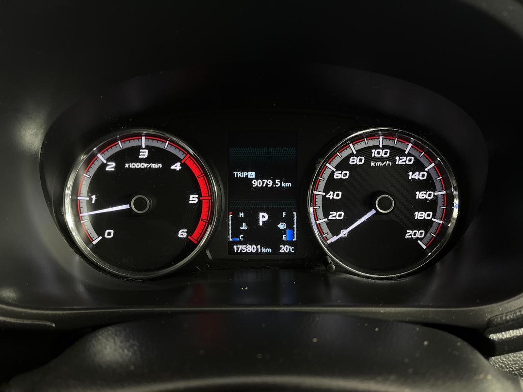 Photo '21' of Mitsubishi Triton