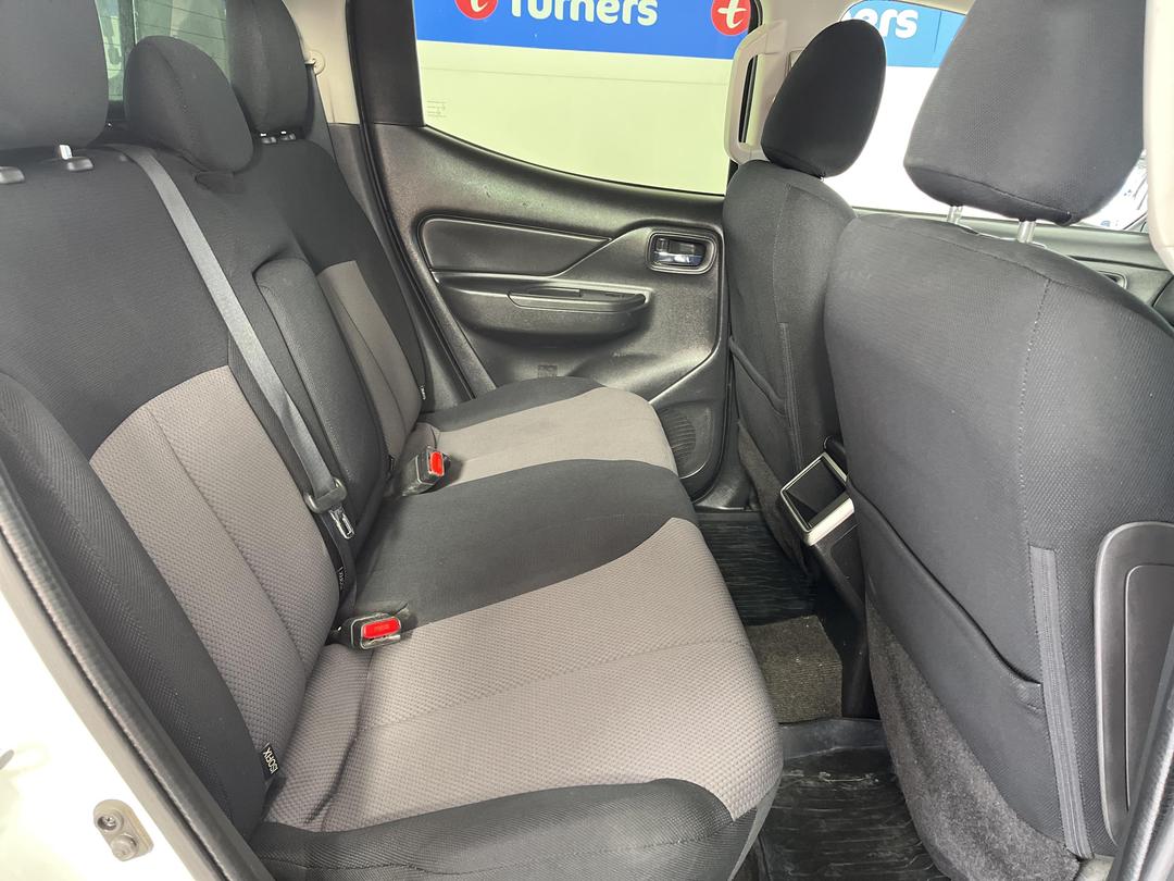 Photo '20' of Mitsubishi Triton