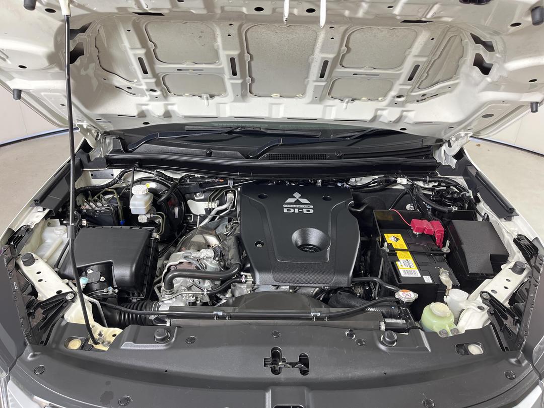 Photo '13' of Mitsubishi Triton