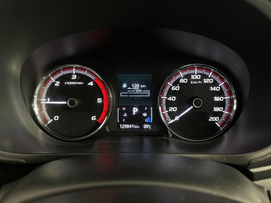 Photo '21' of Mitsubishi Triton