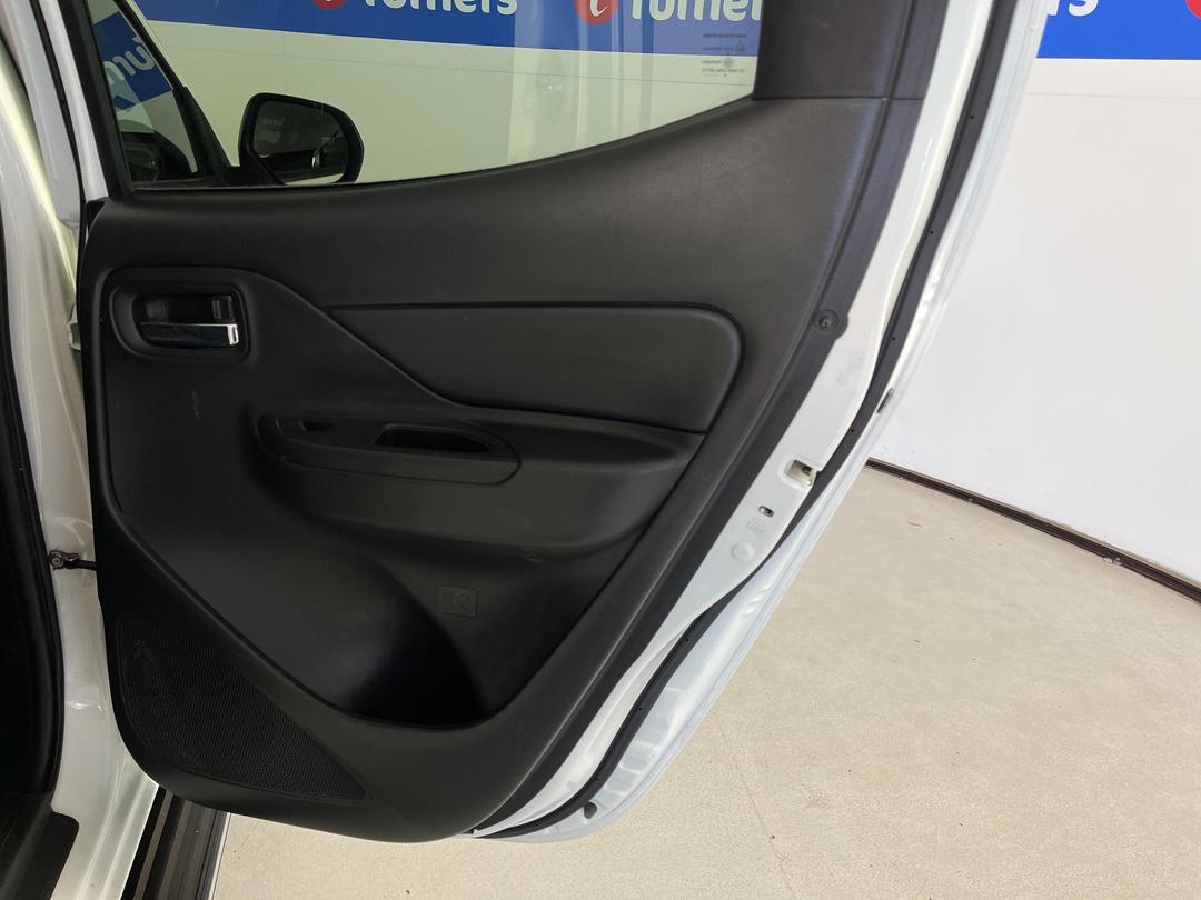 Photo '19' of Mitsubishi Triton