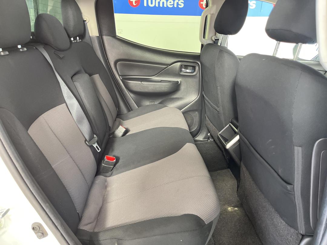 Photo '20' of Mitsubishi Triton